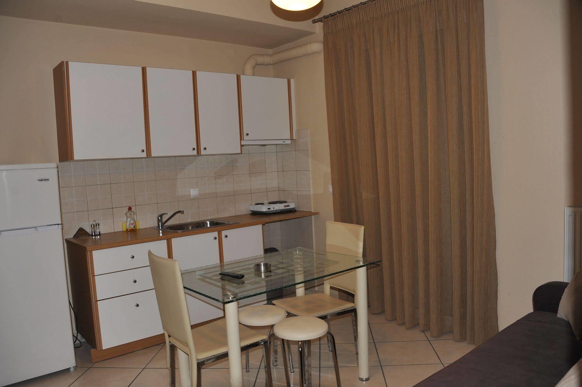 Ceragio Hotel & Apartments Tripoli Esterno foto